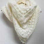 Duża biała chusta ślubna Allyana ręcznie robiona - szydełkowa chusta