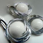 Designerska biżuteria, biały naturalny koral w aureoli, wisior i kolczyki - 