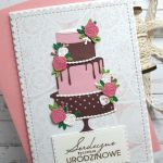 Kartka urodzinowa z tortem truskawkowo-czekoladowym - Kartka z kopertą