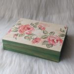 płaska szkatułka na biżuterię z różami retro - z innej strony
