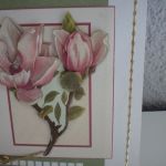 Kartka z magnolią - zbliżenie  boczne