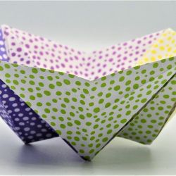 Geometryczna miseczka origami kolorowe kropki