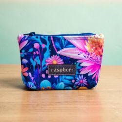 Etui na klucze z granatowego weluru w różowe i fioletowe kwiaty – handmade