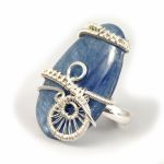 Kyanit, Srebrny pierścionek z kyanitem  - pierścionek wire wrapped niebieski