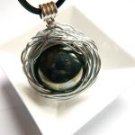 Petrol blue, duża kula, porcelana w drucie, wisior - 