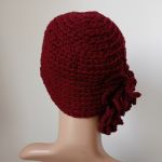 Elegancka czapka z kwiatem - 