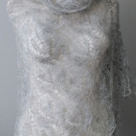 Chusta mgiełka w jasnej szarości 