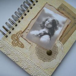 Dyskretny uśmiech retro