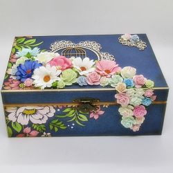 Szkatułka pełna kwiatów 