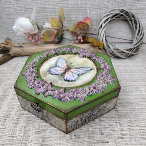 Szkatułka "Lawendowy Motyl" – ręcznie zdobione pudełko decoupage