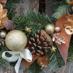 Wianek sztuczny Bożonarodzeniowy złoty - bombki