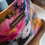 Zielona listonoszka z kominem z weluru w malowane kwiaty – handmade, unikat - 