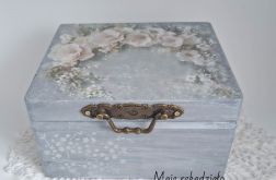 Srebrzysta szkatułka