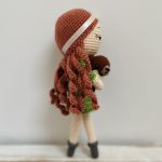 Lalka szydełkowa z misiem przytulanką - lalka z misiem
