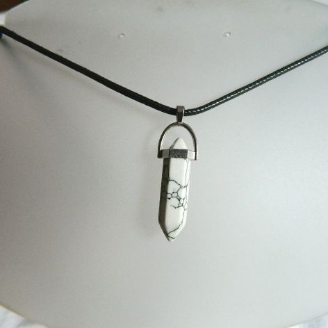 Uspokajający turkus biały, wisiorek uniseks