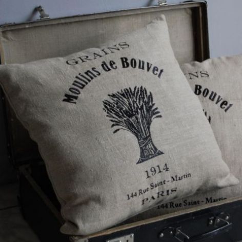 Moulins de Bouvet  - poduszki w stylu vintage - haftowane