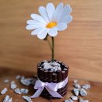 Margaretka - kwiat z filcu - brązowa doniczka - null