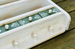 Sielska półka z dekorami, do rustykalnych wnętrz, praktyczna, dekoracyjna