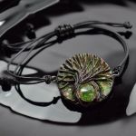 Magic Forest - bransoletka z zielonym kryształem - bransoletka drzewo z kryształem