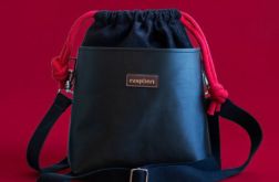 Czarna listonoszka handmade z weluru i ekoskóry torebka z kominem