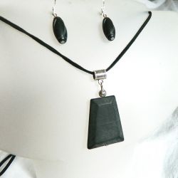 Matowy czarny onyks - kamień równowagi, wisior i kolczyk, komplet biżuterii