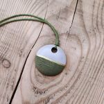 Minimalistyczny wisiorek z betonu kreatywnego – zielona harmonia - 3