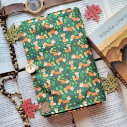 Wodoodporne etui na książkę: liski na zielonym