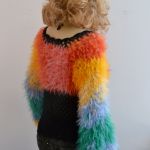 Szydełkowy sweterek w kolorze tęczy i czarnym - puszysty sweter