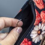 Etui na klucze z czarnego weluru w kolorowe kwiaty – handmade I - 