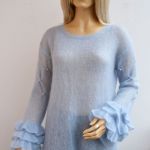 piórkowy sweterek z falbankami na rękawach REZERWACJA - niebieski