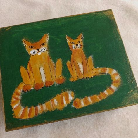 Pudełko malowane duże - Koty w zieleni