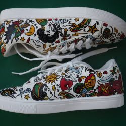 Ręcznie malowane sneakersy w stylu RETRO TATTOO