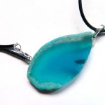 Wisiorek z niebieskim agatem, nieregularny kamień - 