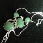 Awenturyn zielony, wisiorek z kotkiem i kolczyk, zestaw biżuterii - 