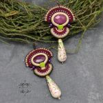 Smukłe kolczyki bordo z beżem - Smukłe kolczyki bordo z beżem