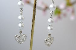 Długie perłowe kolczyki z serduszkami