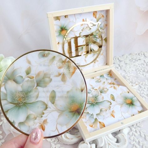 Pamiątka komunijna w drewnianym pudełku 613