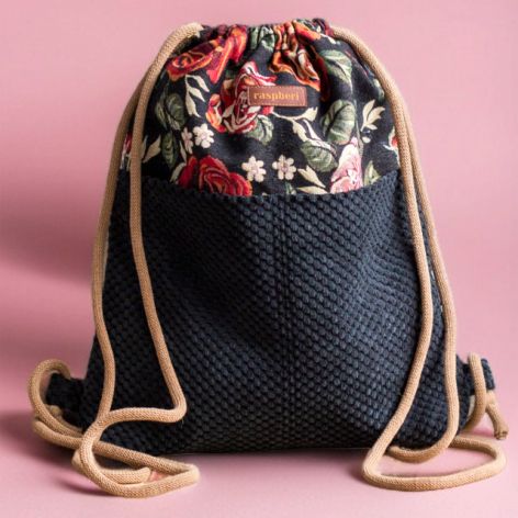 Czarny żakardowy workoplecak z kieszeniami w kwiaty I