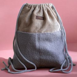 Jasny workoplecak z kieszeniami baranek