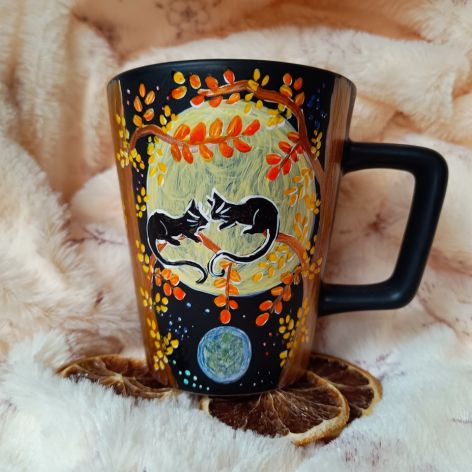 Nocne kocie tajemnice. Kubek ręcznie malowany 300 ml.