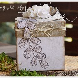 Exploding box z motylami