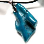 Koral naturalny, duży niebieski korzeń, wisiorek na rzemieniu - 