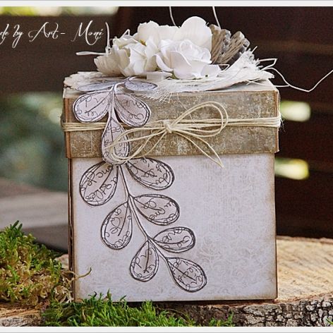 Exploding box z motylami
