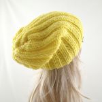 żółta damska czapka - tył czapki