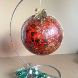 064,Bombka z efektem bursztynu z stojakiem