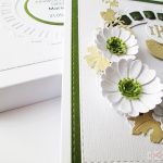 Kartka PAMIĄTKA I KOMUNII ze wstążką #12 - KArtka na Komunię z białymi kwiatami