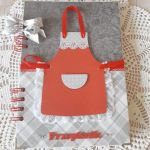 Przepiśnik z czerwonym fartuszkiem - 