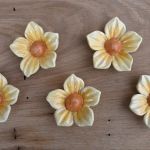 Żółty kwiat ceramiczny - 