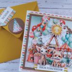 Kartka urodzinowa dla dziecka „Wesołe miasteczko”, personalizacja - Tył koperty i przód etykietki