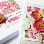 Kartka ROCZNICA ŚLUBU ciemnoróżowe kwiaty - Beżowo-różowa kartka na rocznicę ślubu z kwiatami